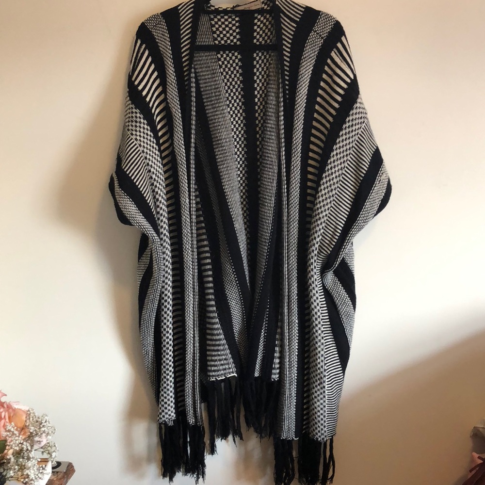 Short sleeve knit fringe cardigan